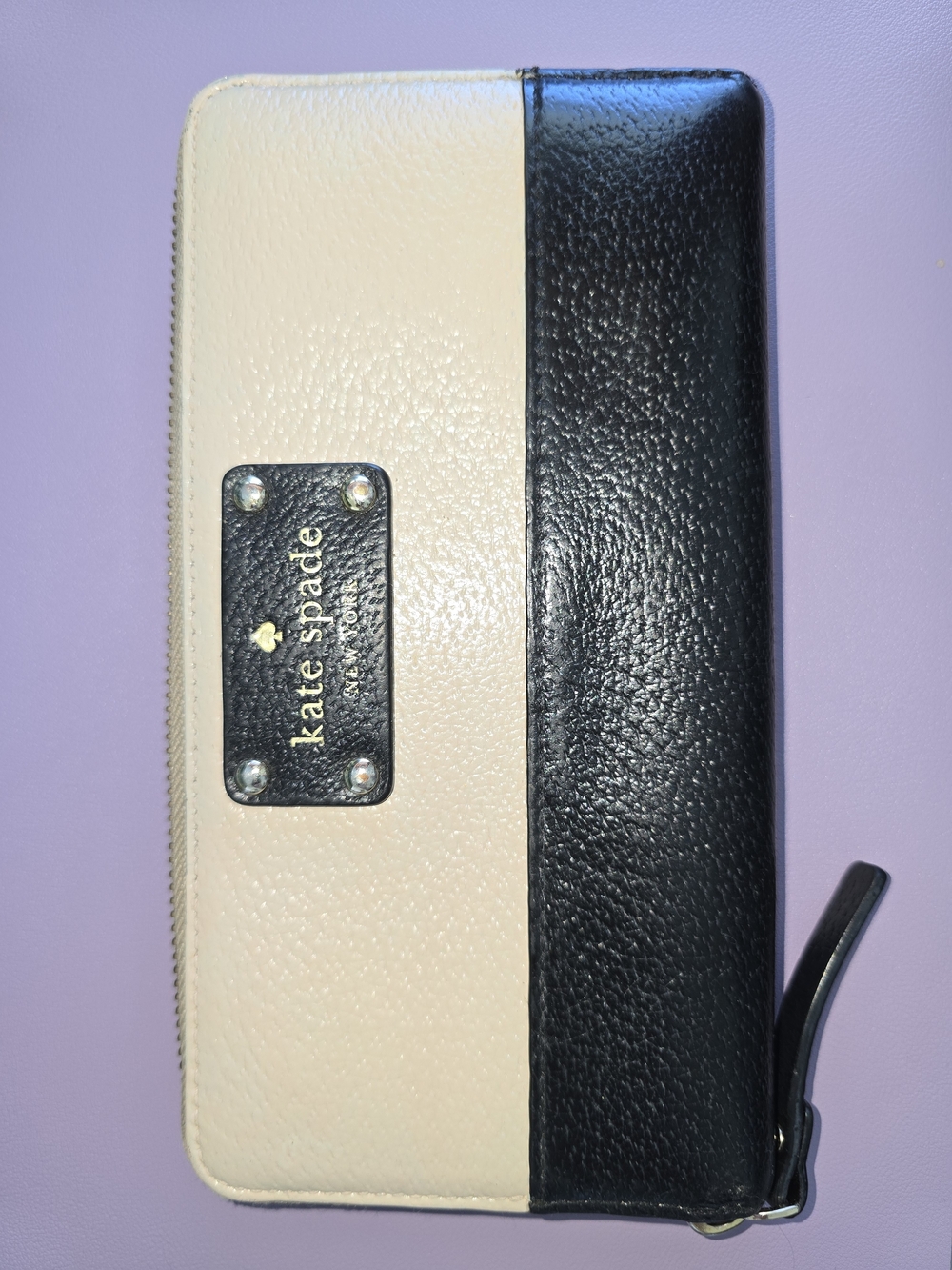 Kate Spade New York Two-Tone Black and Cream Zip Wallet EUC